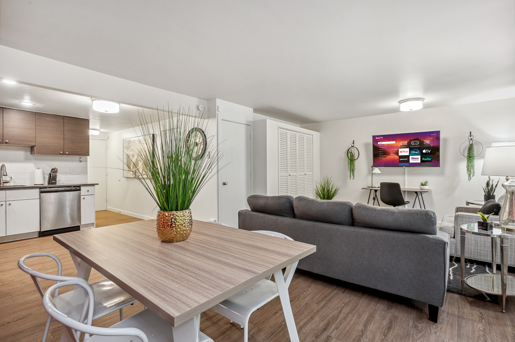 Modern Ruby (1-bedroom): Modern Open-Plan Living Area