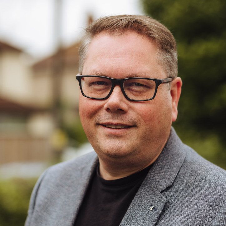 Andrew Simmonds Headshot