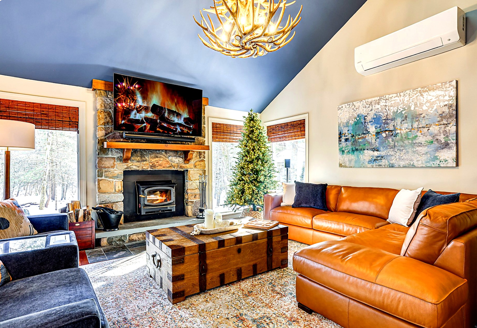 Living room and fireplace at Bearly Roughing It