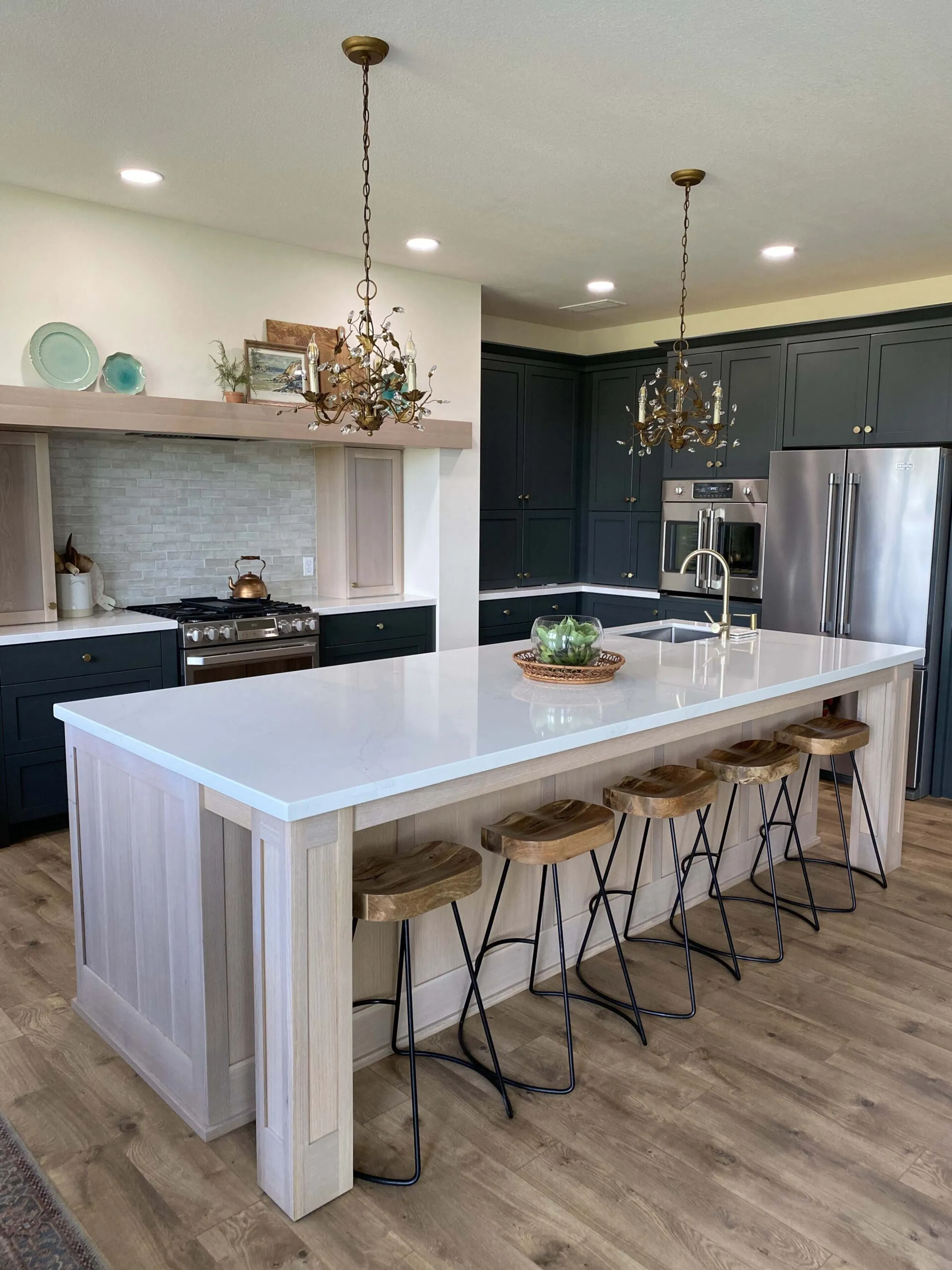 custom-farmhouse-kitchen.webp