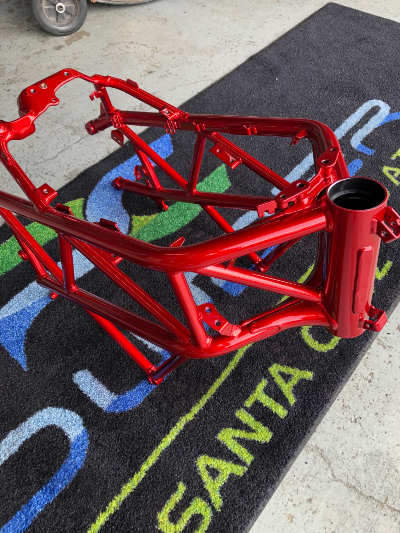 Metallic red powder coated trellis frame on Santa Cruz mat