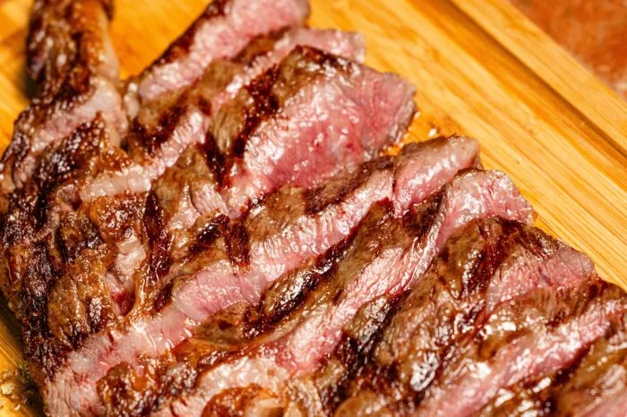 signature-sliced-wagyu-skirt-steak-board.webp