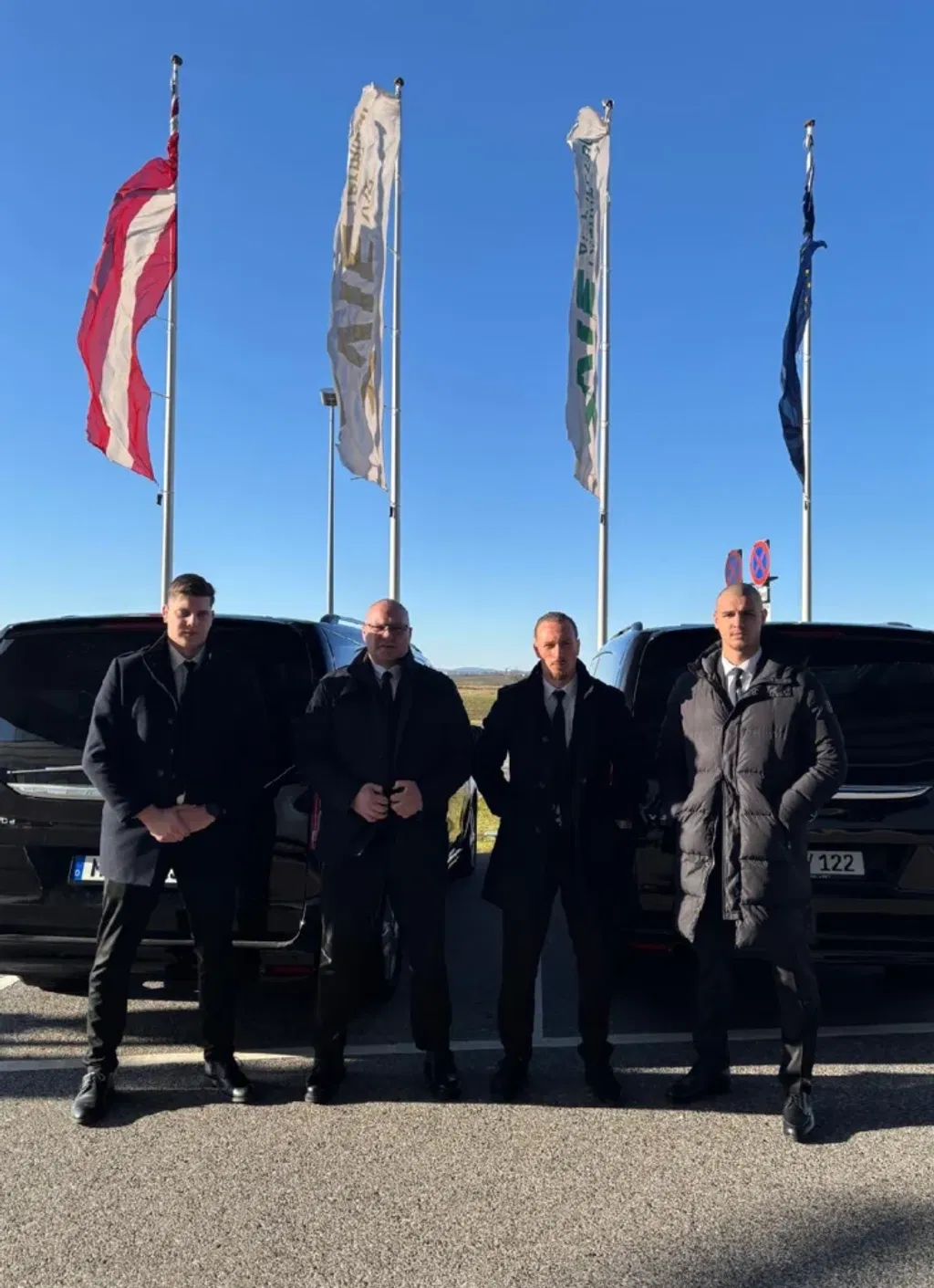 Professionelles Security-Team bei der Ankunft einer Schutzperson