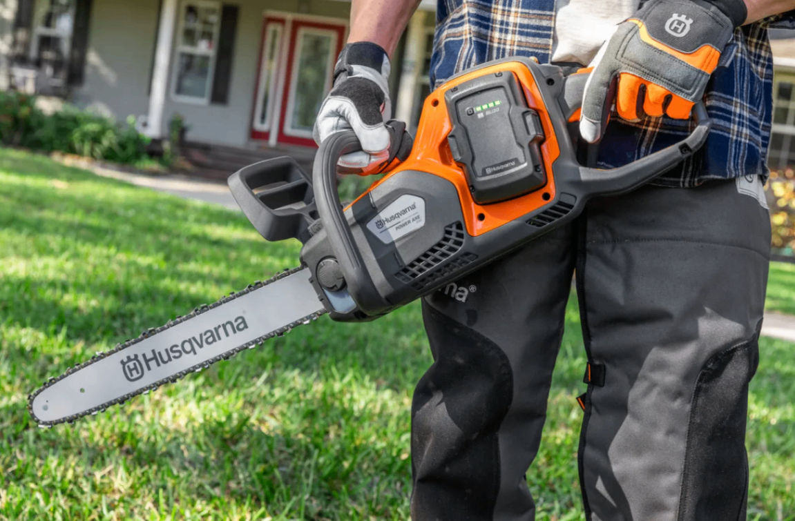 Husqvarna 40V battery-powered chainsaw