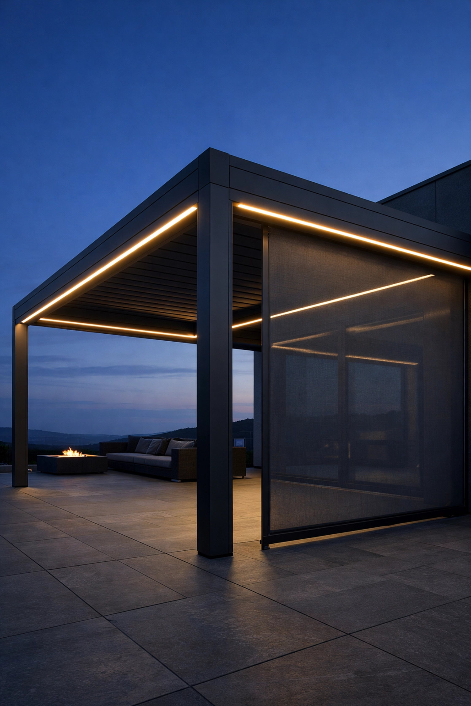 Moderne Pergola in Wien mit LED-Beleuchtung und Seitenscreen für gemütliche Outdoor-Abende.
