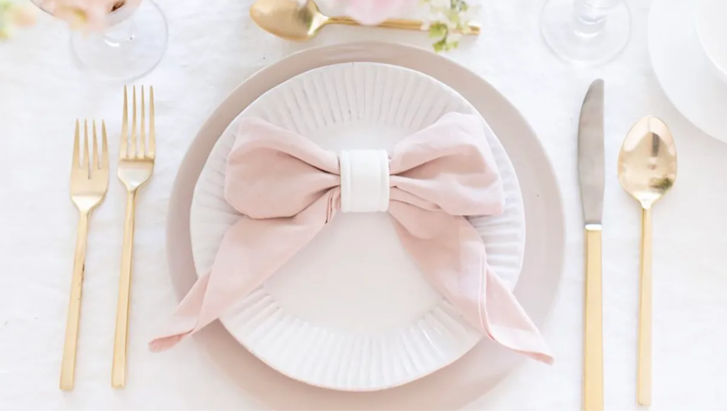 How to Fold Napkins for Thanksgiving Guest Plates: Simple Steps for a Festive Table