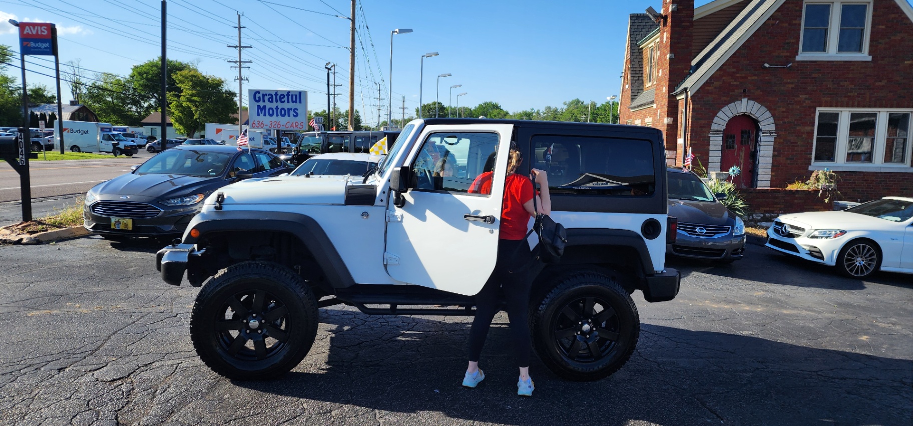 Customer with Jeep Wrangler at Grateful Motors