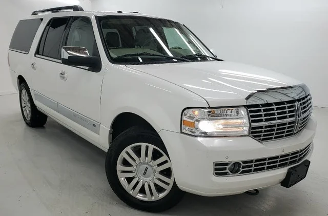 Premium white Lincoln SUV A luxury SUV used for airport transfers, wine tours, and private car service
