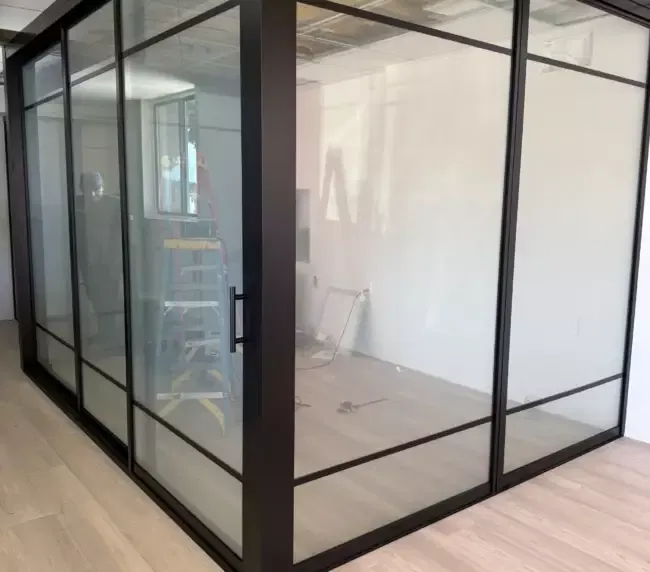 office-privacy-divider-smart-film-transition.webp