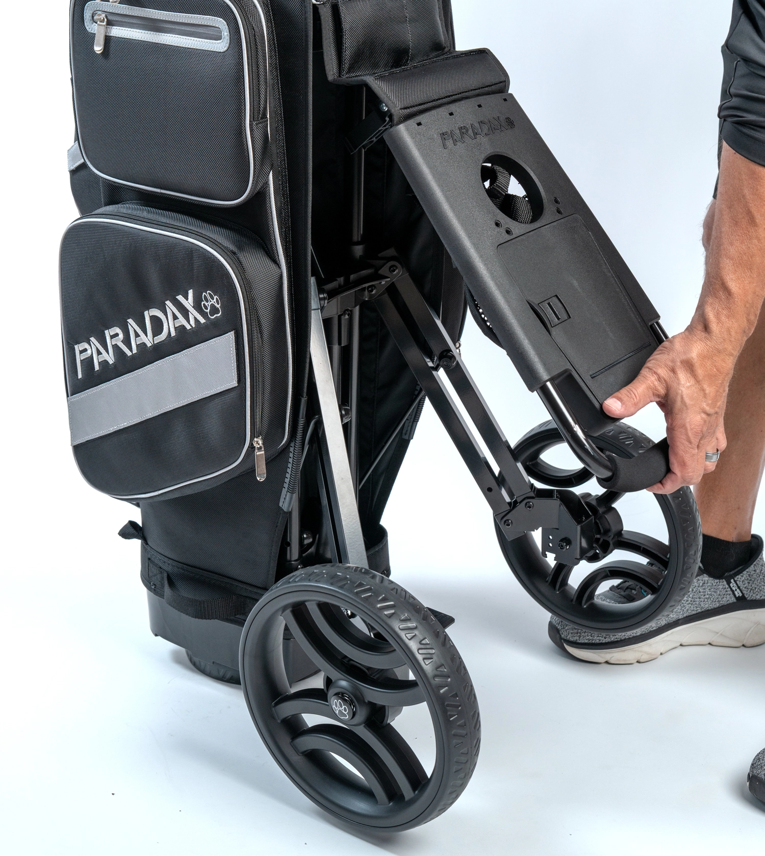 PARADAX AI-1 all-in-one golf bag in push cart mode