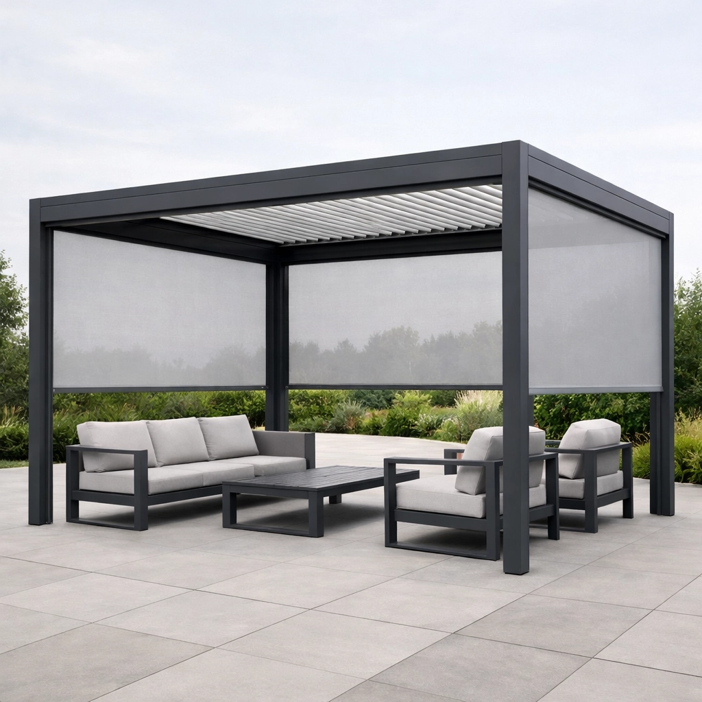 Freistehende Pergola in Wien mit integrierten ZIP-Screens als Sichtschutz.