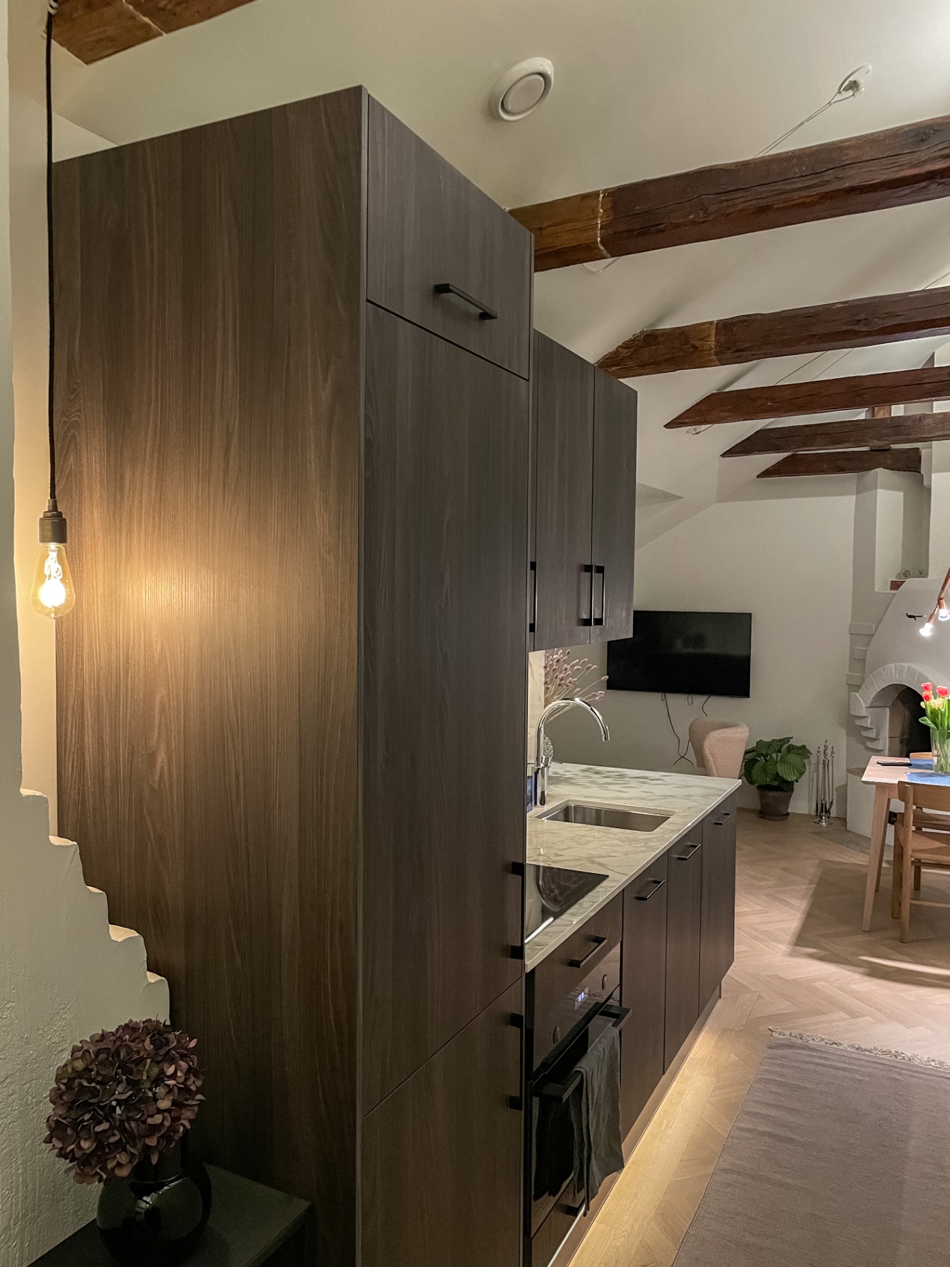 Välj rätt bänkskiva och kökslucka – Så tar du smarta beslut för framtidens kök 4 Modern kitchen design