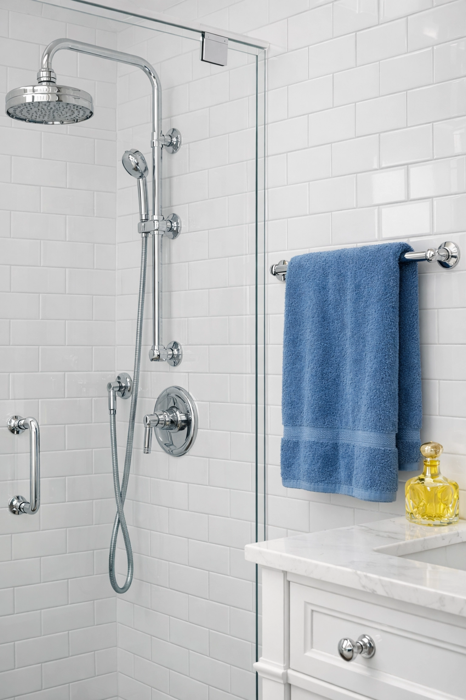 Move-out cleaning Cambridge results in a luxury bathroom with sparkling tiles and streak-free glass.
