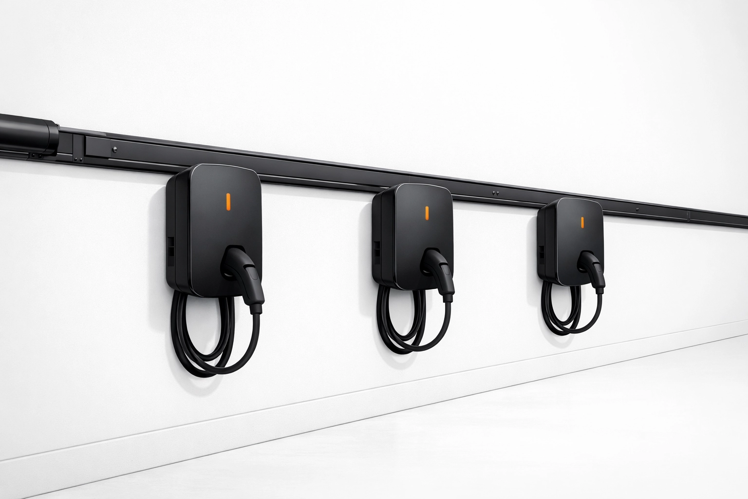 Skalierbare Ladeinfrastruktur mit mehreren Wallboxen in einer Wiener Tiefgarage.