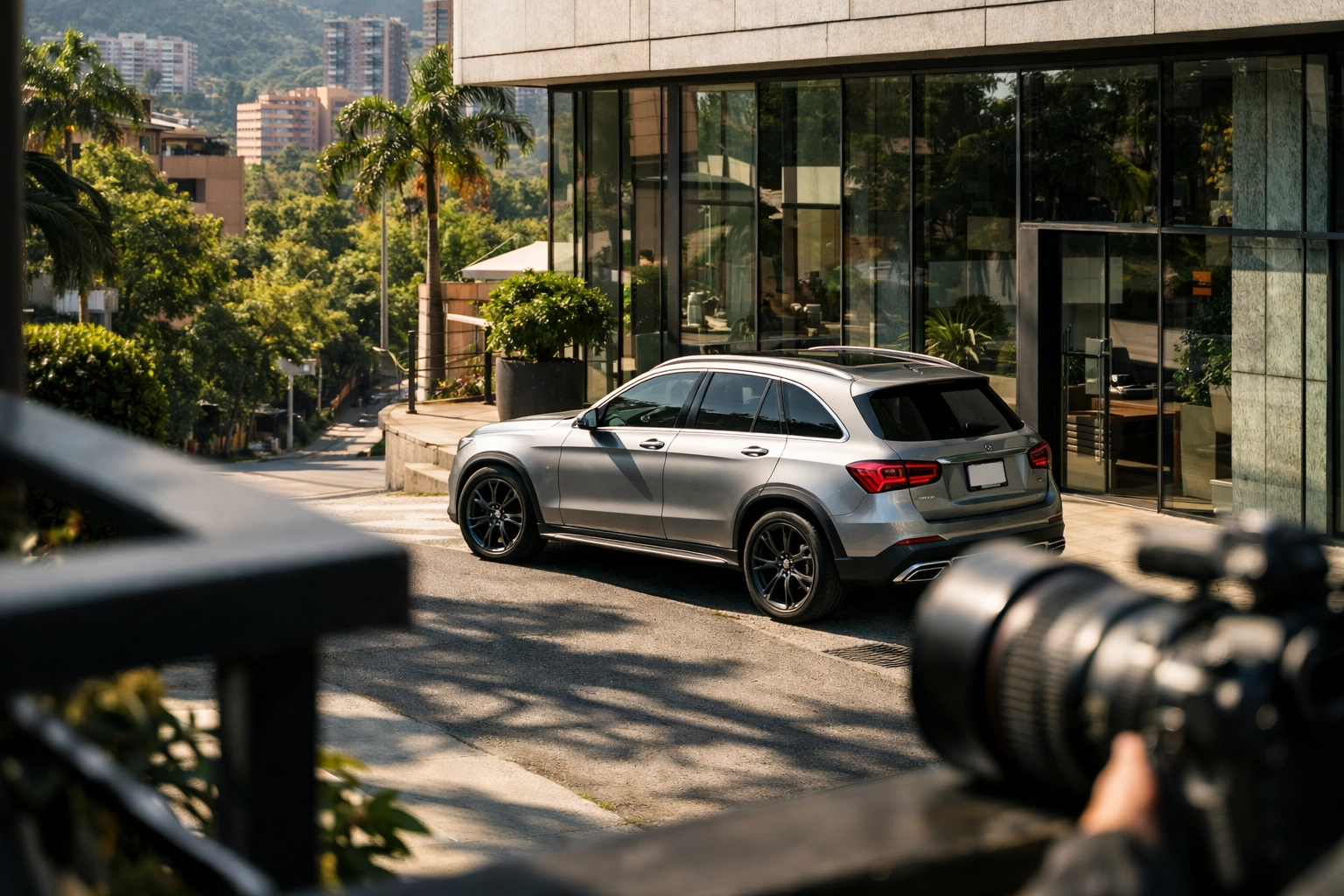 Private investigator in Medellin performing discreet surveillance and local intelligence in El Poblado.