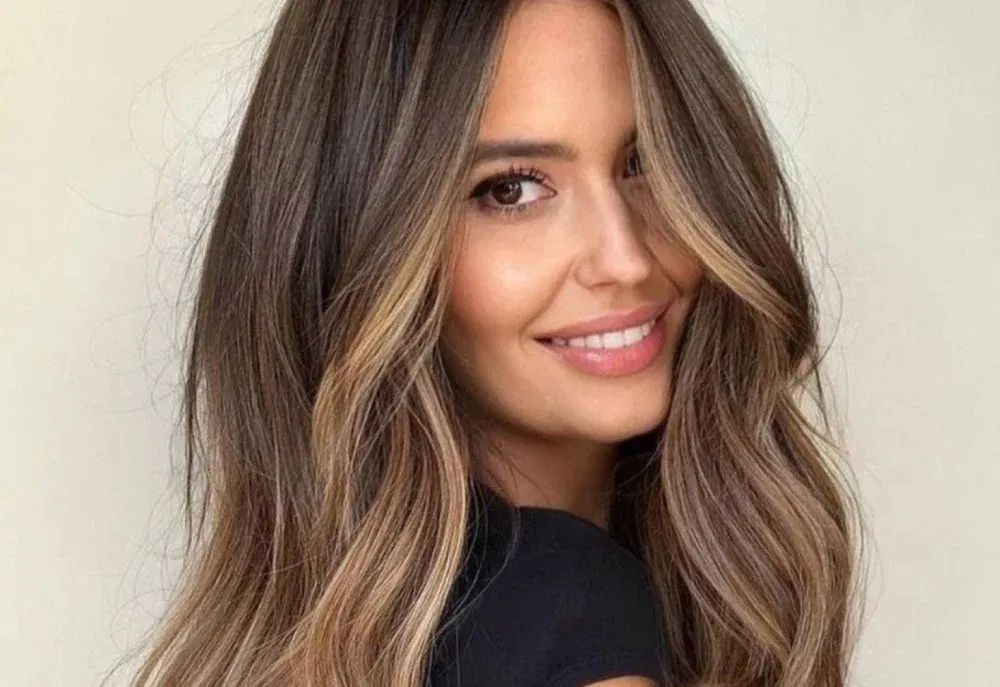 Natürliche Airtouch-Highlights mit sanften Wellen für einen luxuriösen Look