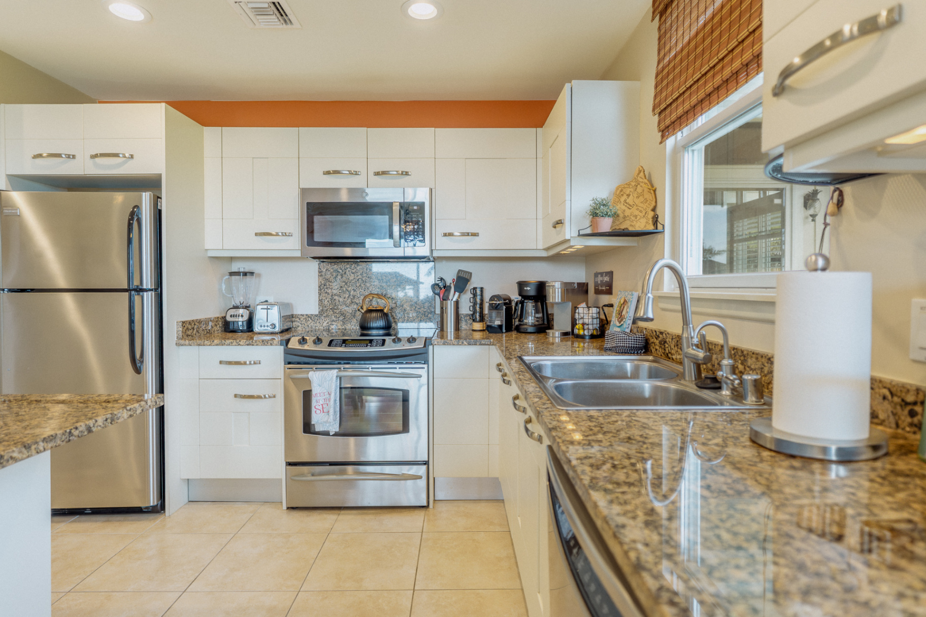Modern South Bay home kitchen