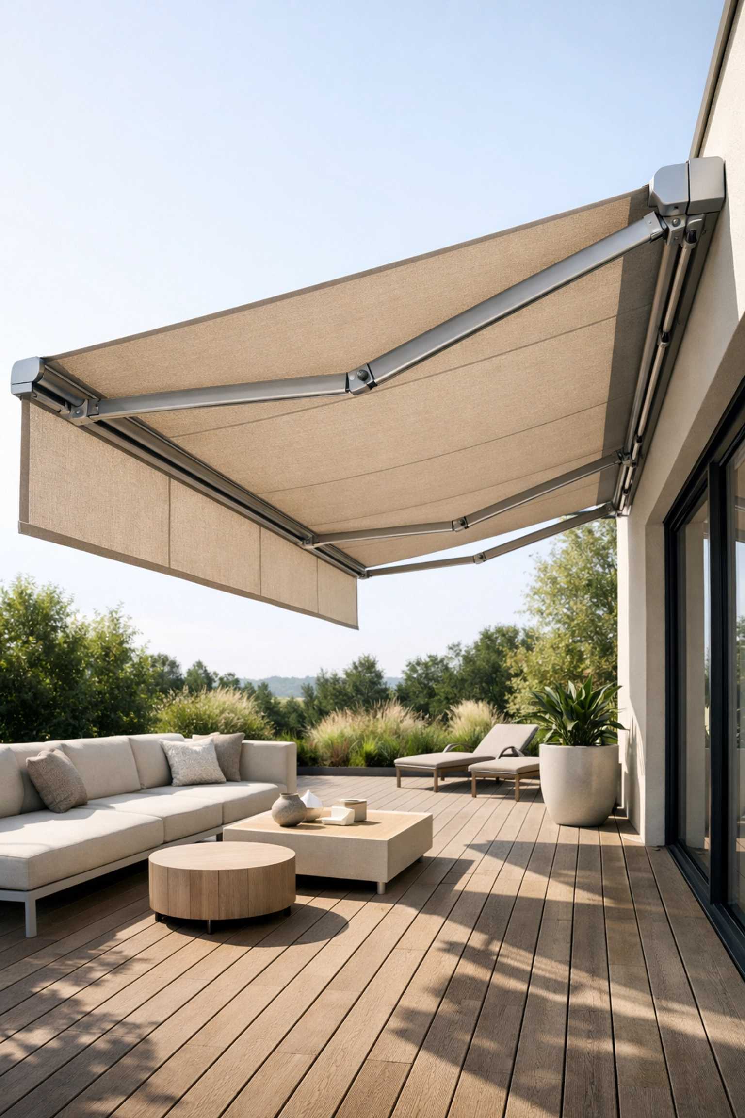 Moderne Markise Wien schafft Schatten auf Terrasse für Outdoor Living