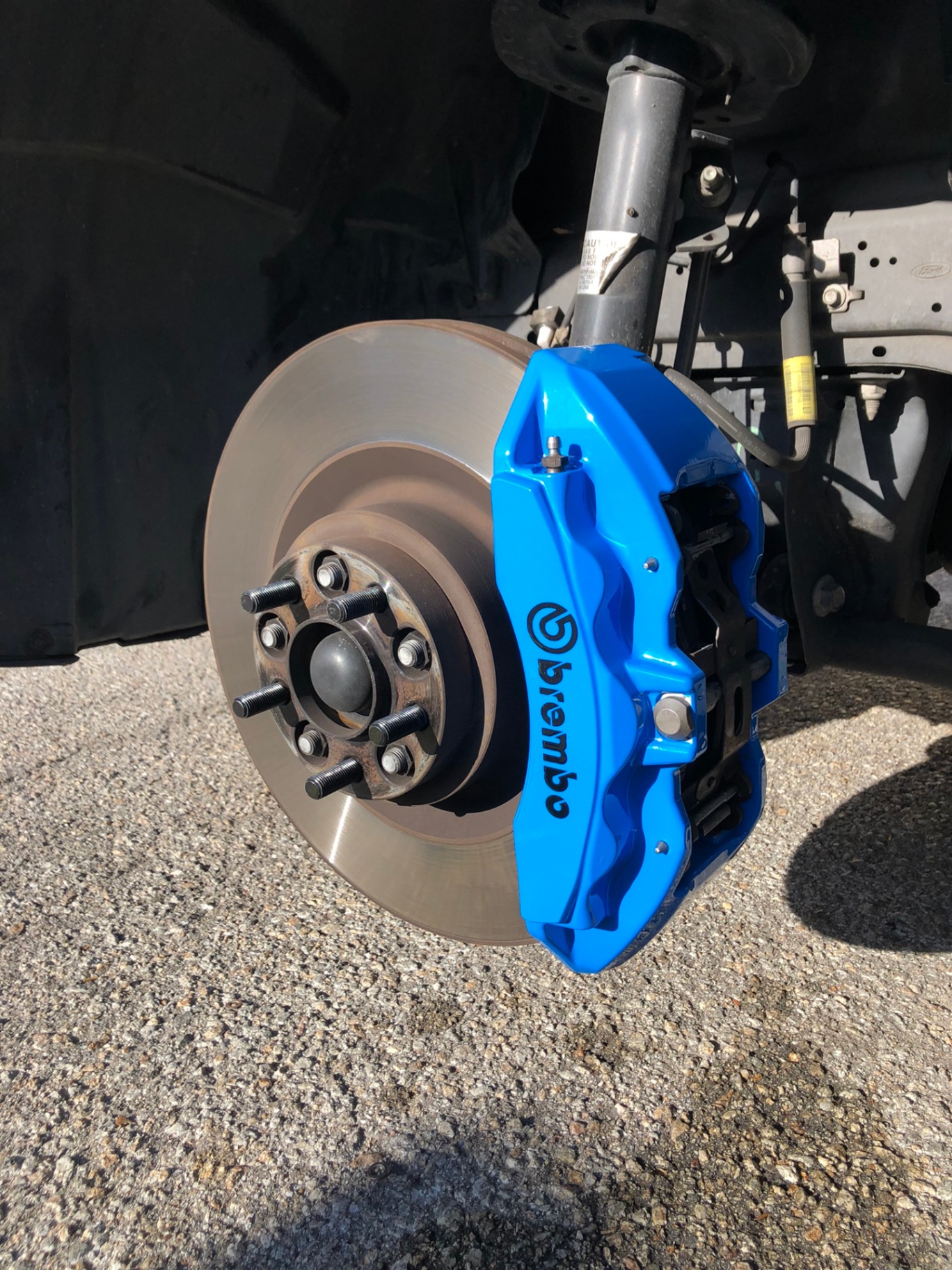 Hellcat 6-piston front Brembo brake caliper (clean red shot)