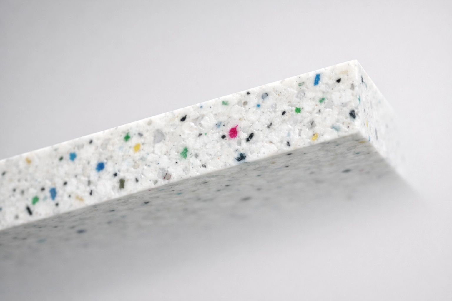 Side view of a solid recycled plastic sheet showing its durable, void-free core for construction in Australia.