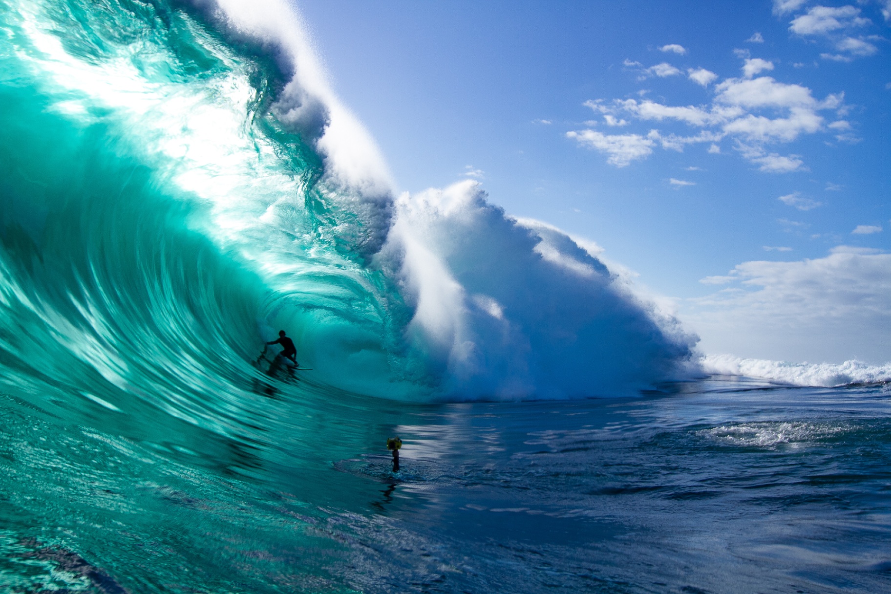 Surfer in turquoise wave near Hanalei