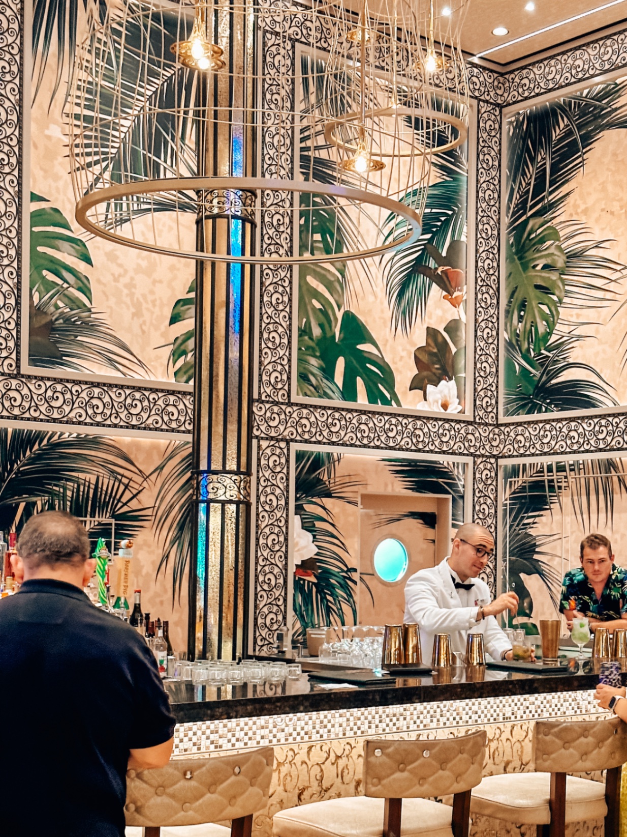 The Brass Magnolia bar on Mardi Gras. Source: John the Wanderer.