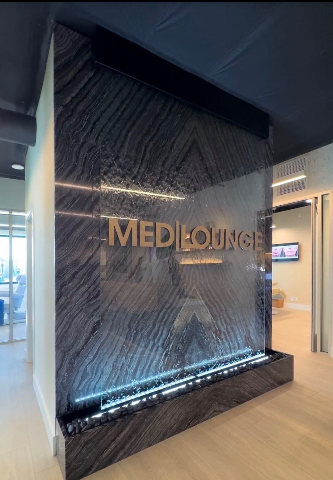 MedLounge Waterwall Installation