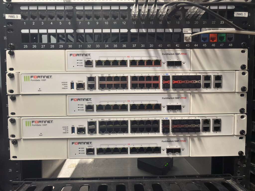Rack-mounted Fortinet FortiGate 100F and FortiSwitch 108F-POE installation
