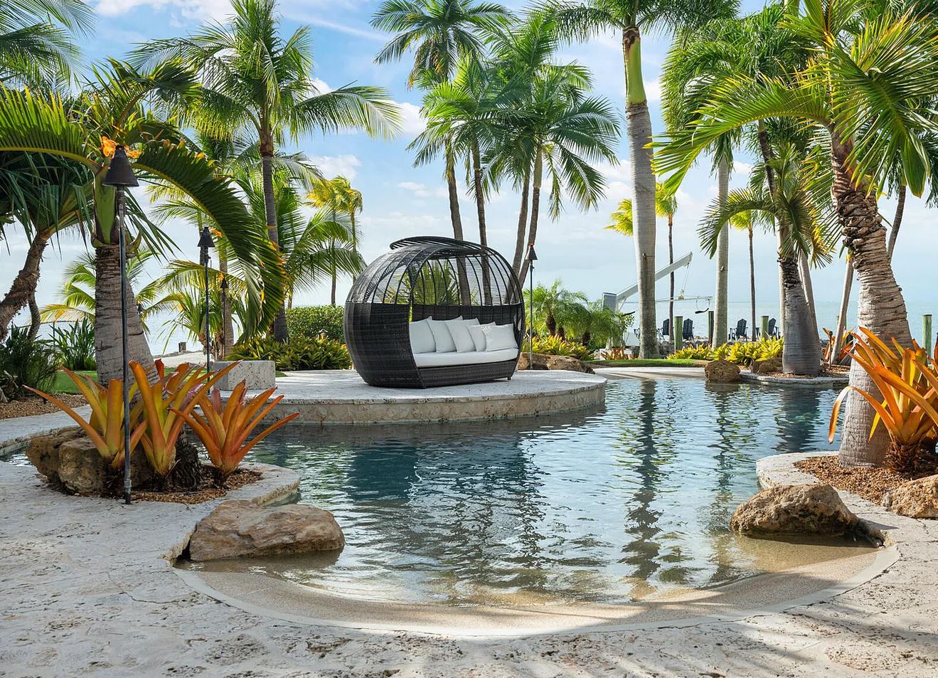 Modern Outdoor Poolside Lounge Area