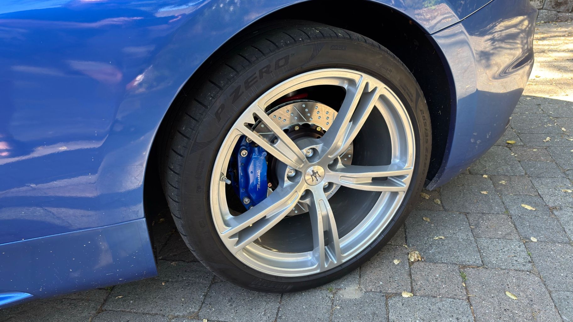 Caliper set in ultra-gloss blue (Maserati project)
