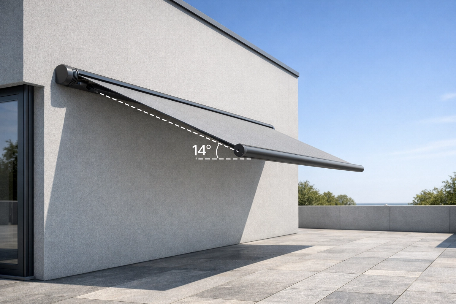 Gelenkarmmarkise mit 14 Grad Gefälle für optimalen Wasserablauf und Wetterschutz.