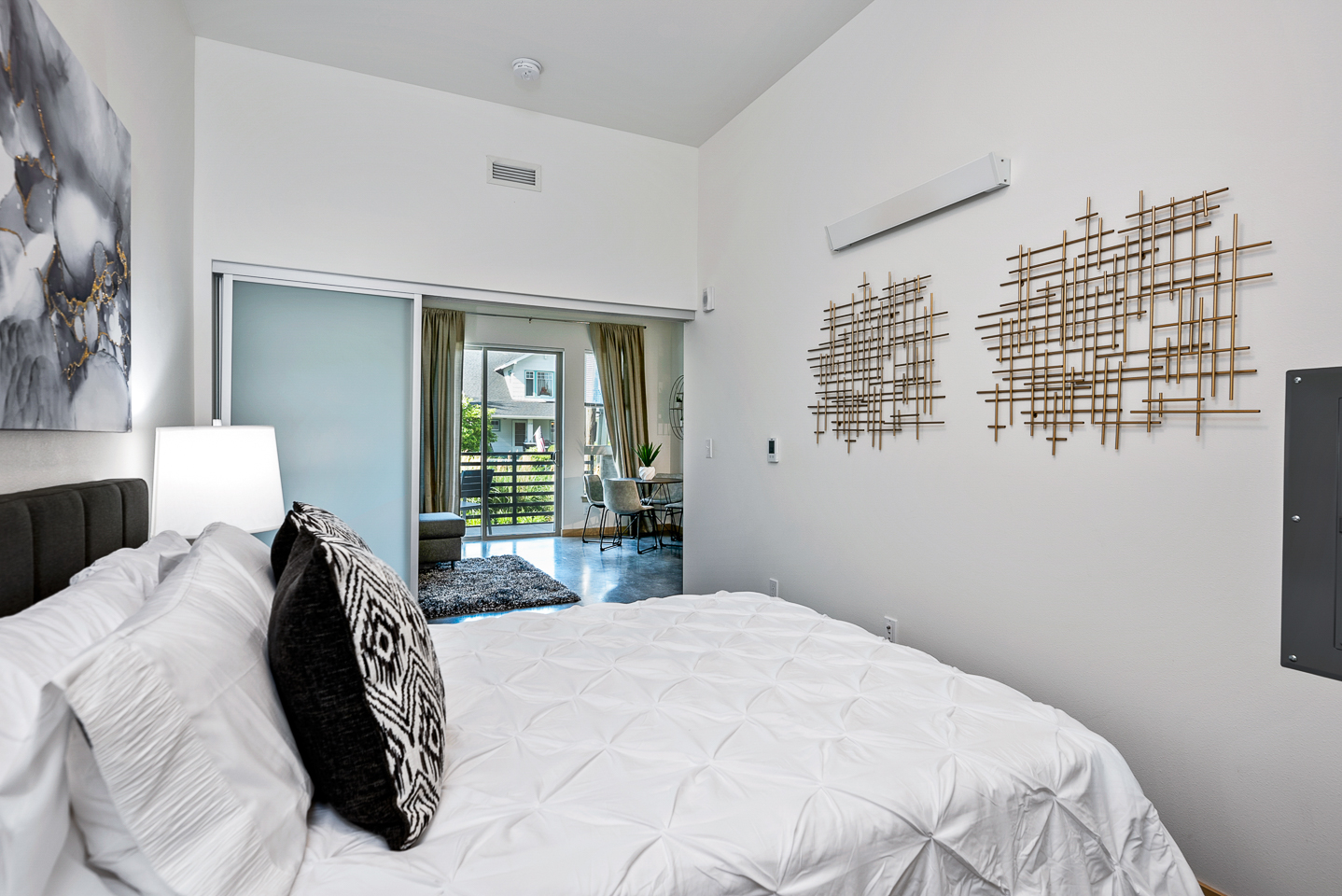 Swanky Onyx (1-bedroom): Modern Bedroom in Central Seattle