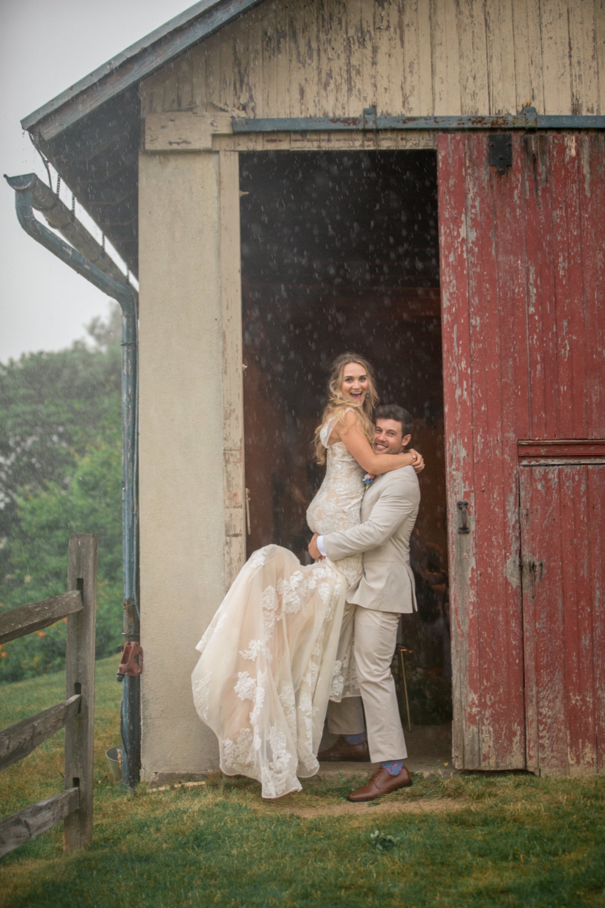 rainy olde homestead wedding moment
