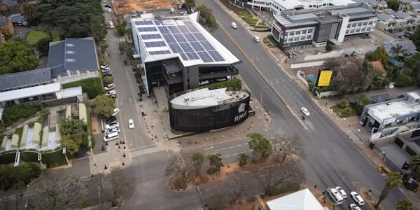 Large commercial building with rooftop solar illustrating end-to-end energy solutions