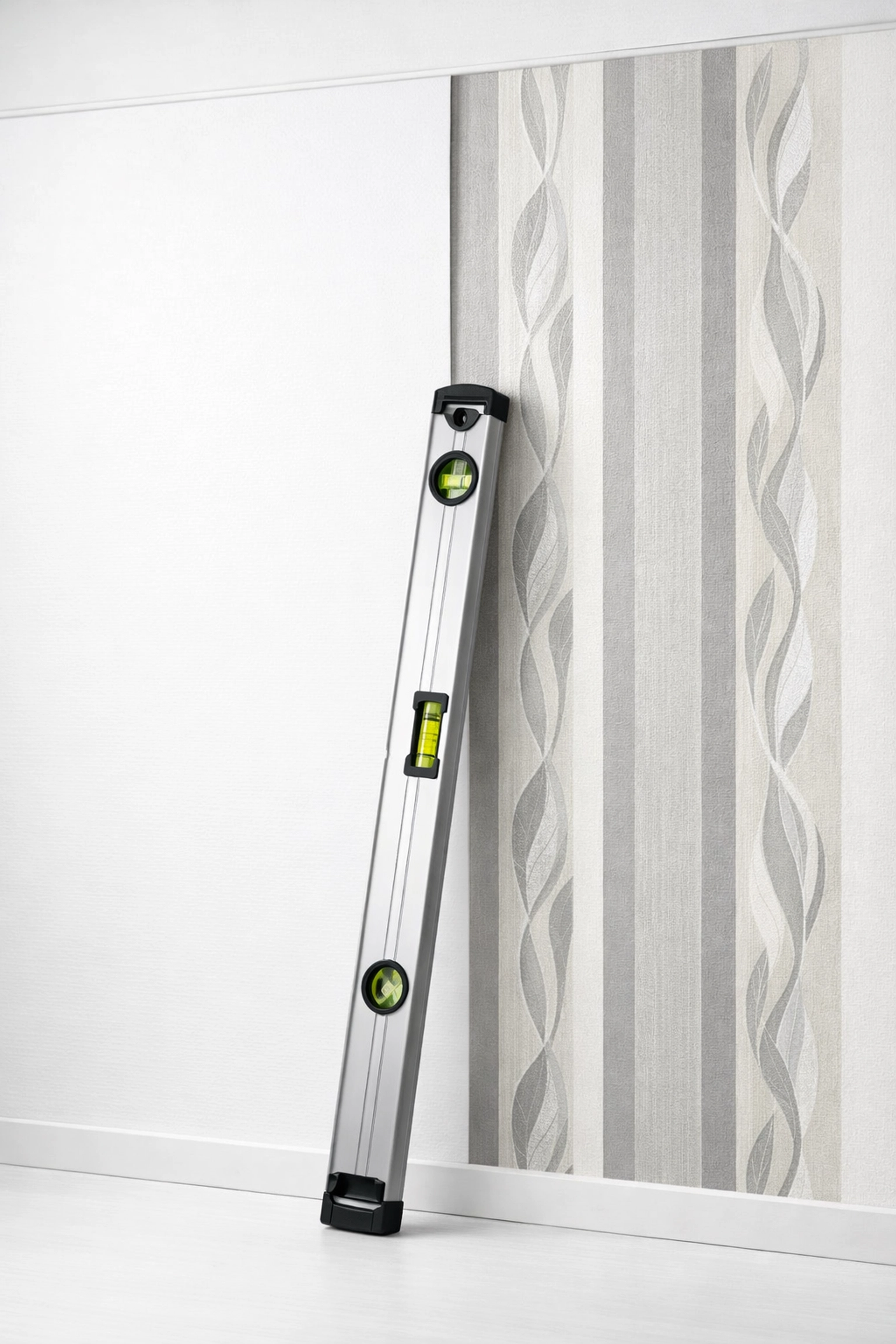 Professional wallpaper installation showing lining paper and precise alignment with a spirit level.
