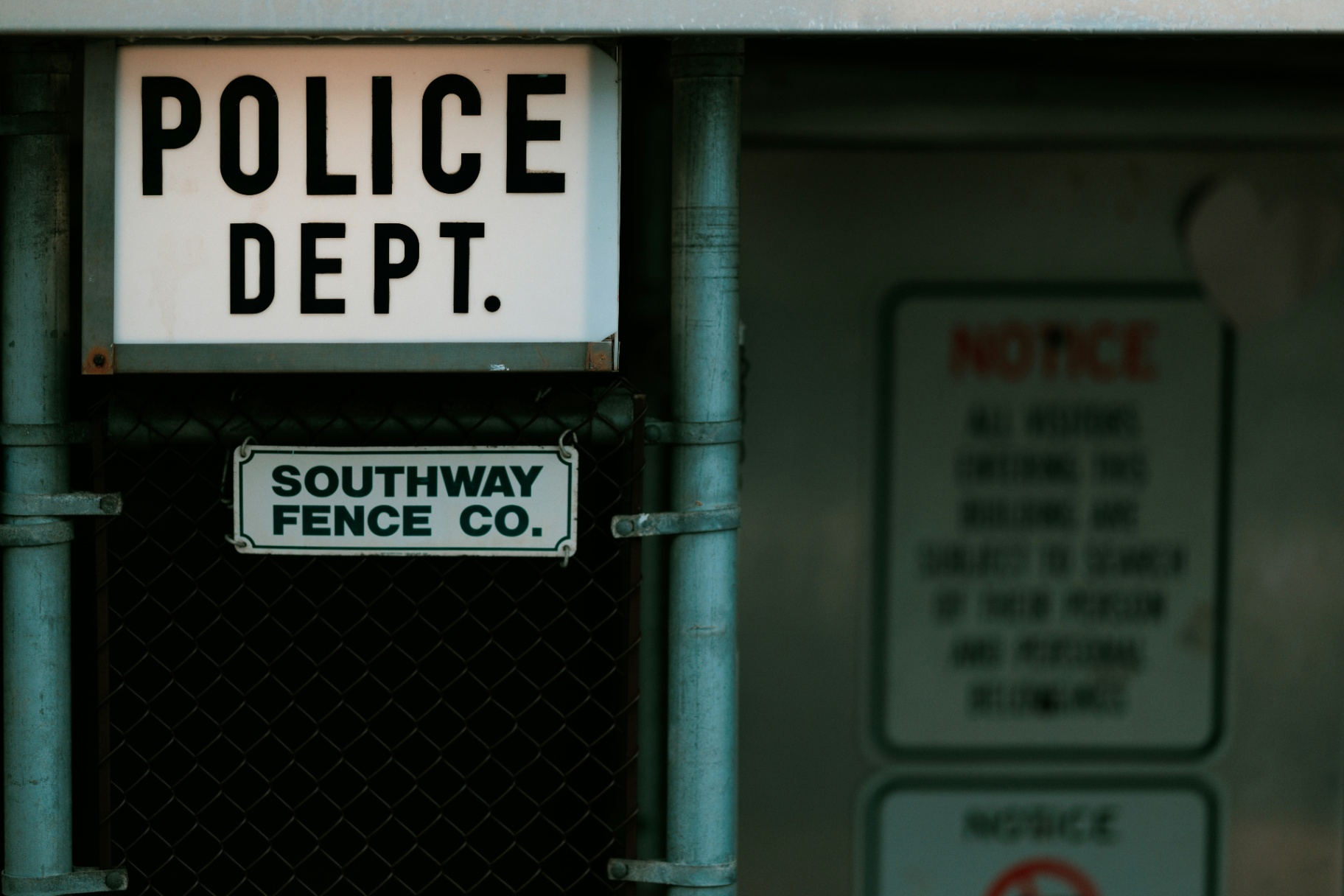 [IMAGE] Police Department Entrance