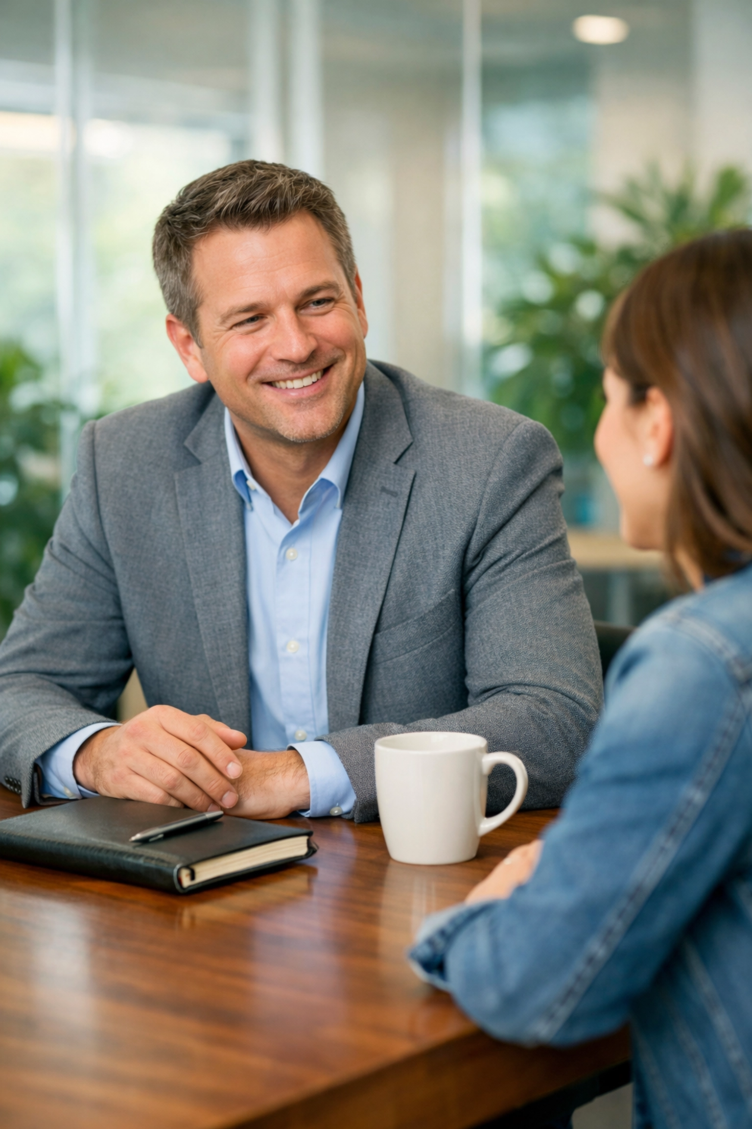Meeting with a friendly agent at an independent insurance agency in Strongsville, Ohio to discuss coverage.
