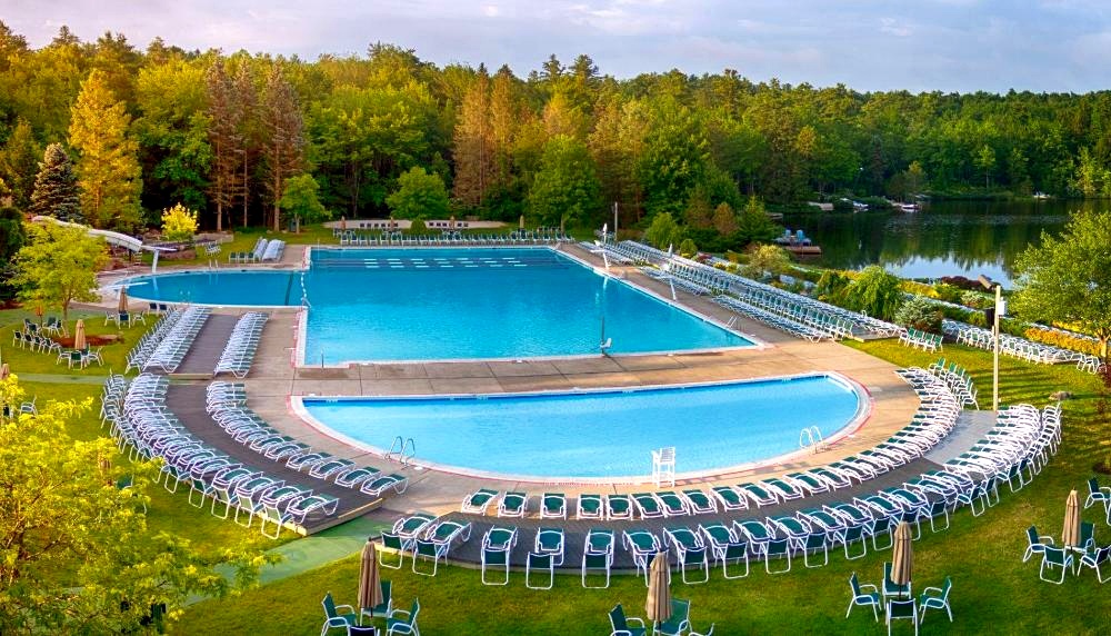 Lake Naomi Outdoor Pool Complex