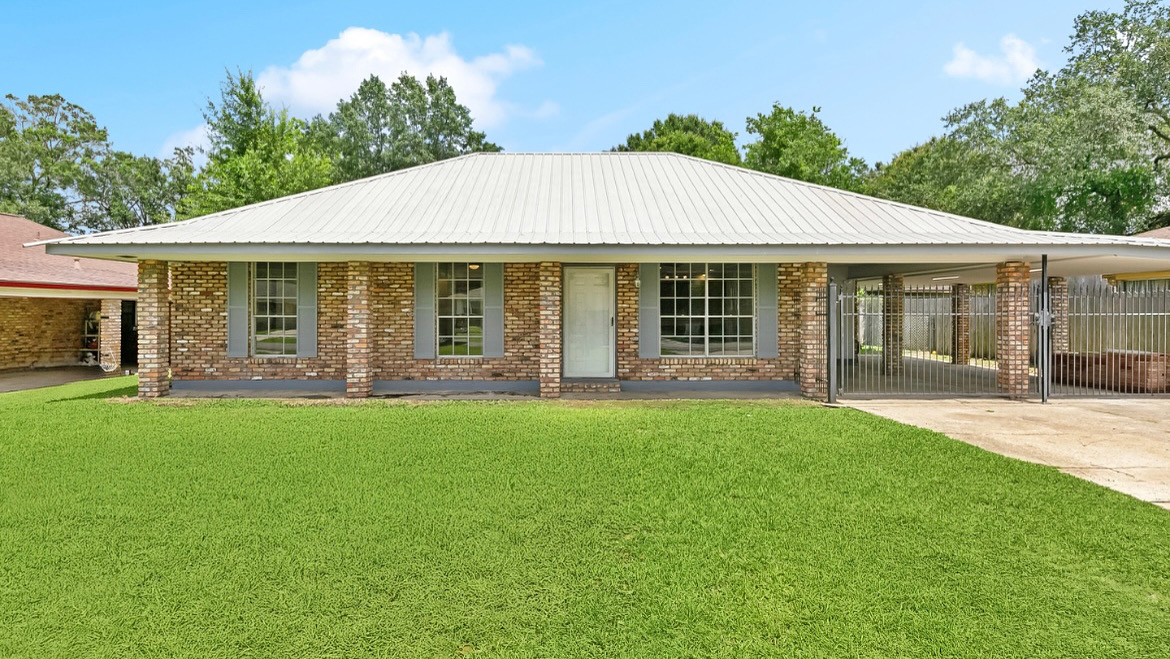 Side-by-side comparison of renovated houses demonstrating local market knowledge and a defined buy box. A side-by-side comparison of two seemingly identical houses with different market outcomes